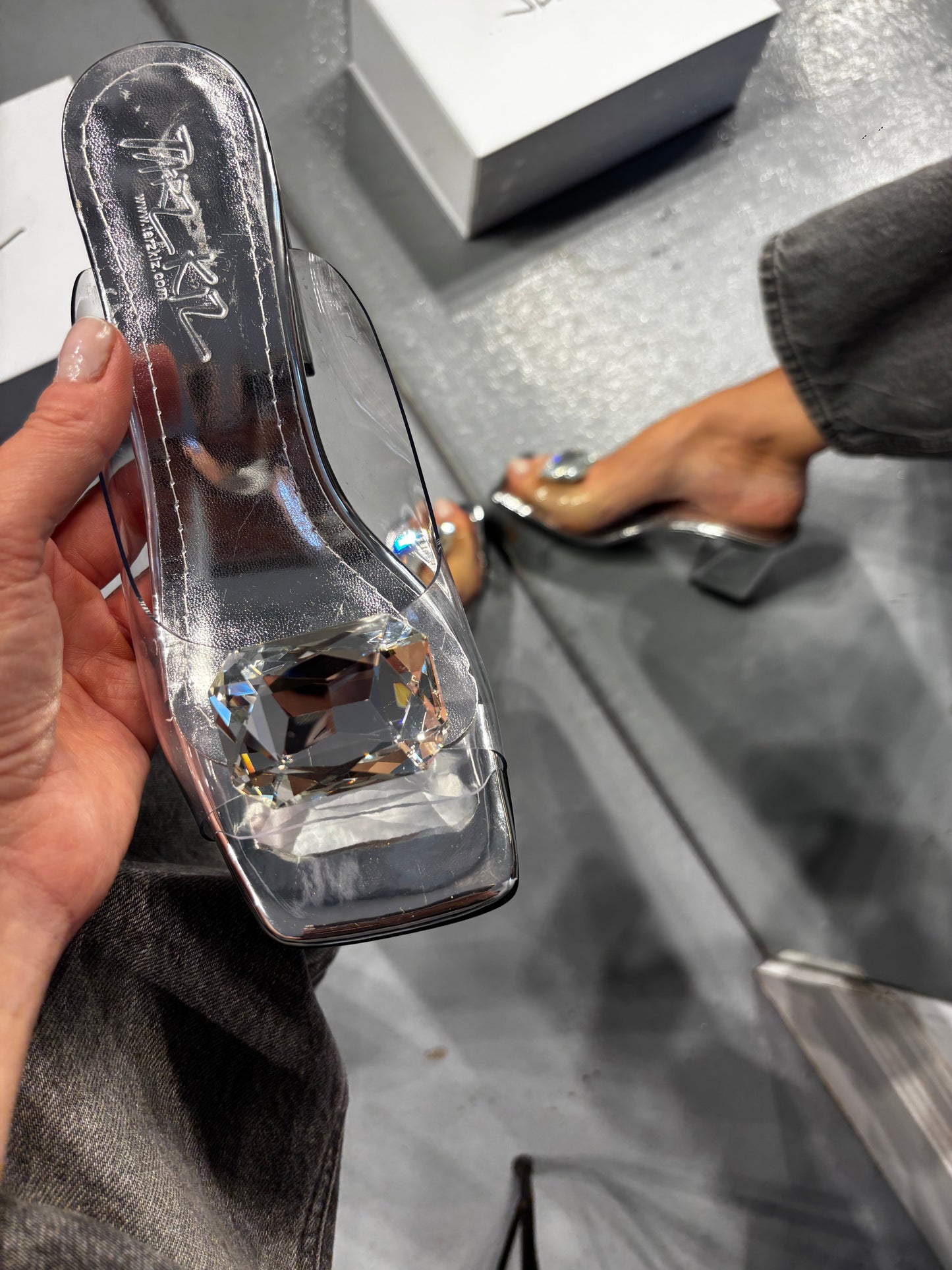 Καλοκαίρι 2025, τετράγωνη μύτη, χοντρό τακούνι, διαφανές, κρύσταλλο, ψηλοτάκουνο