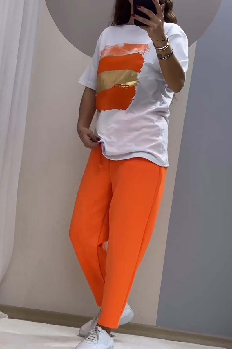 Casual κοστούμι από φύλλα χρυσού, που αποτελείται από μπλούζα και παντελόνι