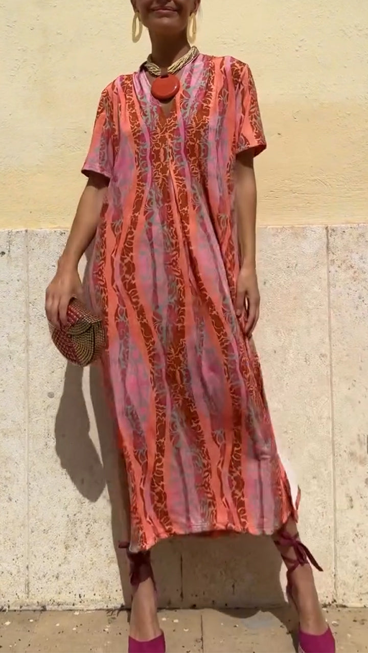 Γυναικείο casual φόρεμα με V ντεκολτέ, κάθετο τύπωμα και σκίσιμο