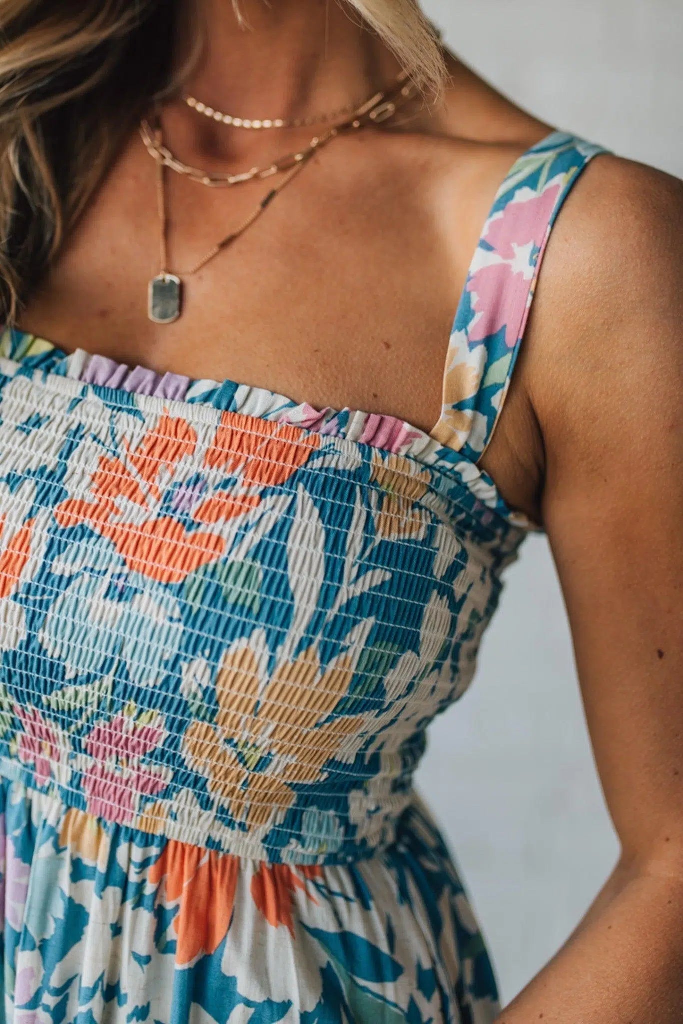 Μίντι φόρεμα με τιράντες και φλοράλ τύπωμα