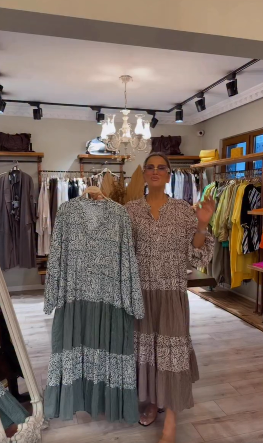 Ρετρό καλοκαιρινό φόρεμα με στρογγυλή λαιμόκοψη