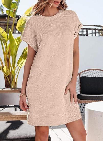 Γυναικεία κοντομάνικα φορέματα για το καλοκαίρι του 2025