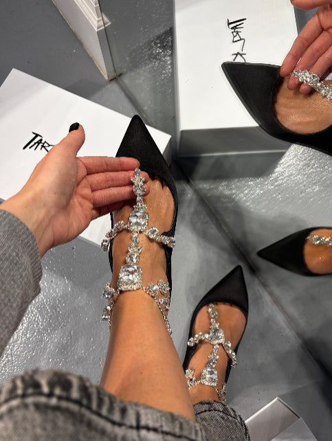 Αθλητικά παπούτσια με λεπτομέρειες από μαύρο κρύσταλλο