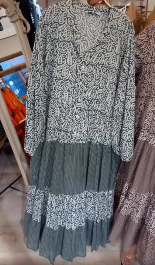 Ρετρό καλοκαιρινό φόρεμα με στρογγυλή λαιμόκοψη