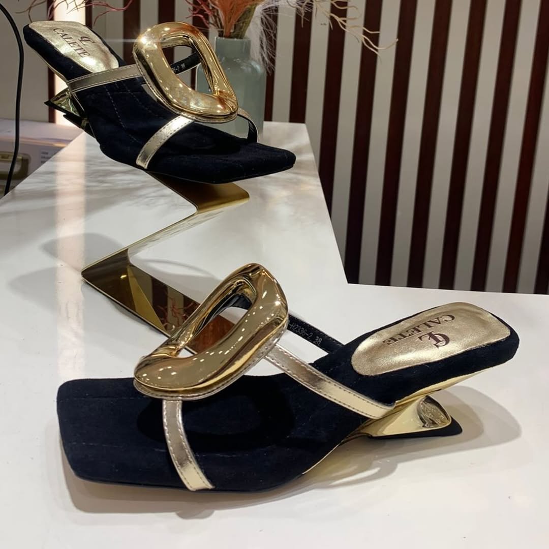 Γυναικεία καλοκαιρινά, μοντέρνα σανδάλια με χαμηλό τακούνι σε στυλ κρίκου