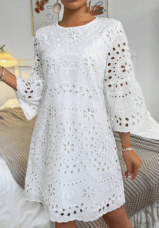 Μονόχρωμο κούφιο κεντημένο τρομπέτα φόρεμα