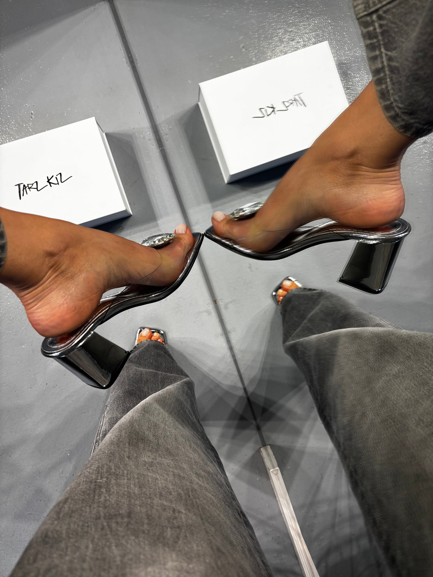 Καλοκαίρι 2025, τετράγωνη μύτη, χοντρό τακούνι, διαφανές, κρύσταλλο, ψηλοτάκουνο