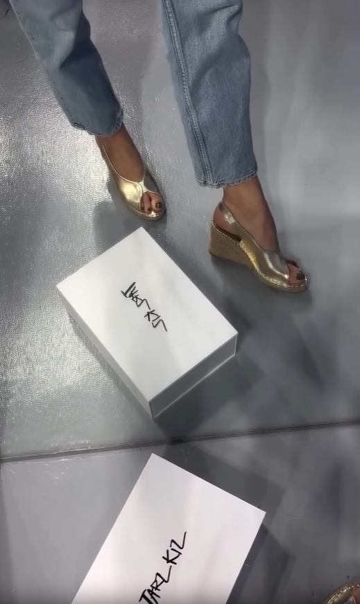 Γυναικεία καλοκαιρινά άνετα, κομψά σανδάλια με απαλό πάτο και μεσαίο τακούνι