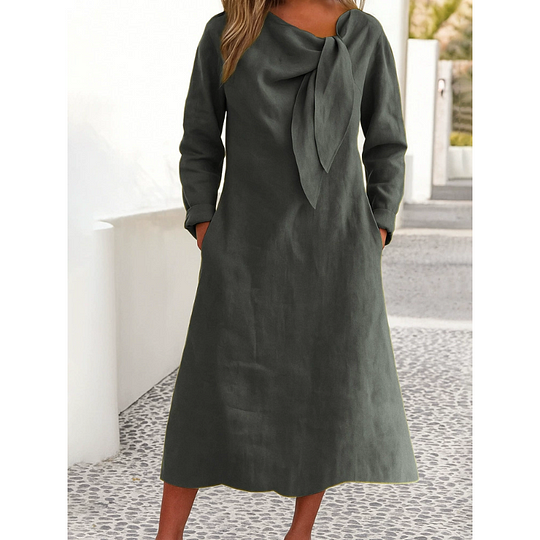 Μονόχρωμο φόρεμα με στρογγυλή λαιμόκοψη και μακριά μανίκια