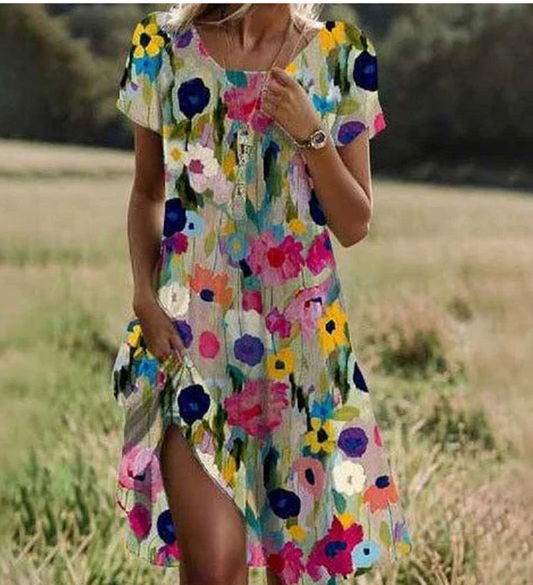 Πολύχρωμο εμπριμέ φόρεμα με λαιμόκοψη