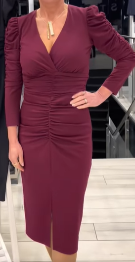 Κομψό γυναικείο φόρεμα με πτυχώσεις και V λαιμόκοψη