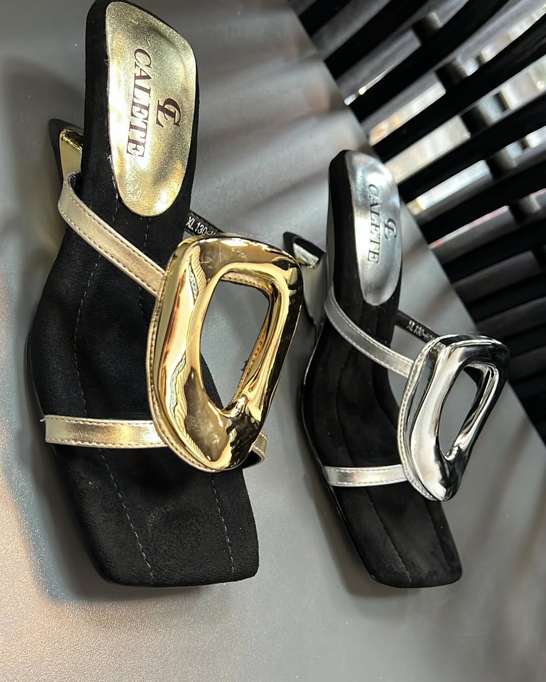 Γυναικεία καλοκαιρινά, μοντέρνα σανδάλια με χαμηλό τακούνι σε στυλ κρίκου