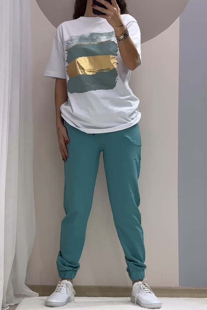 Casual κοστούμι από φύλλα χρυσού, που αποτελείται από μπλούζα και παντελόνι