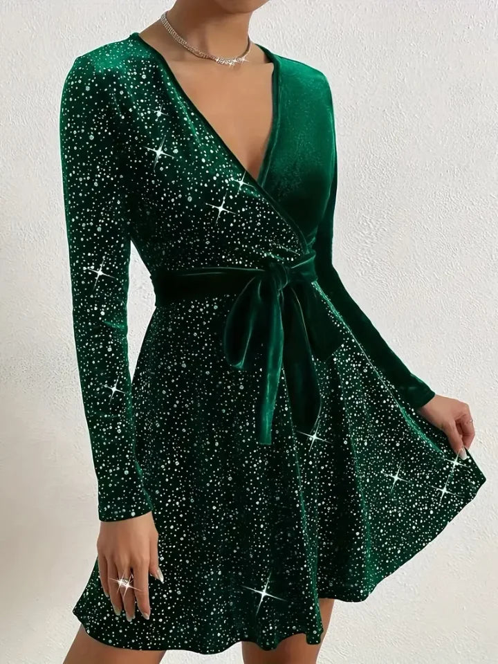 Κομψό βελούδινο φόρεμα με V λαιμόκοψη