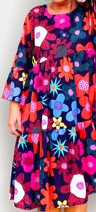 Φόρεμα με φλοράλ print και στρογγυλή λαιμόκοψη, με τσέπες και σορτσάκι