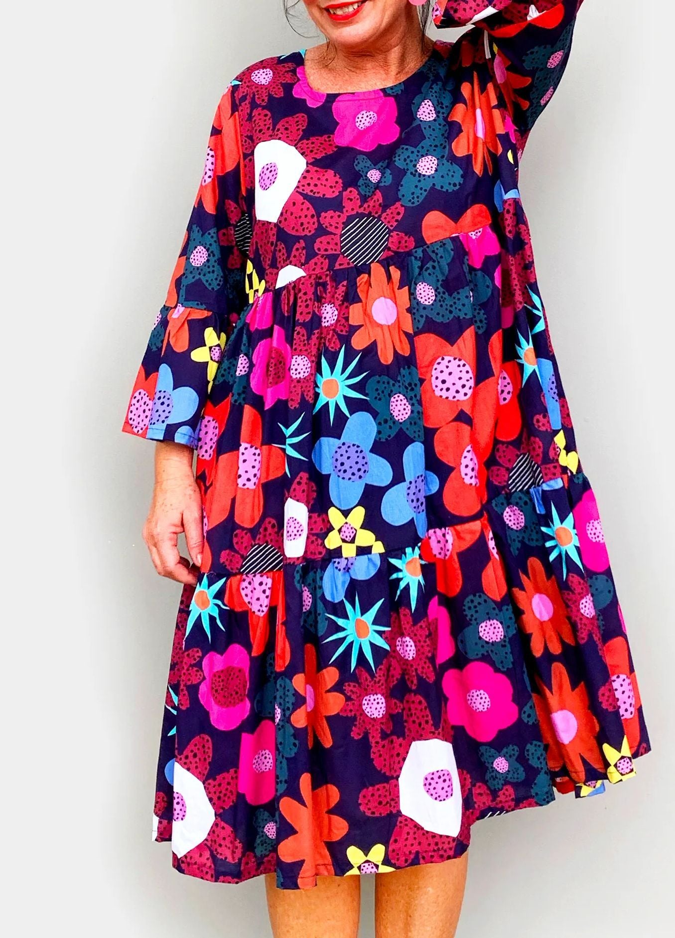 Φόρεμα με φλοράλ print και στρογγυλή λαιμόκοψη, με τσέπες και σορτσάκι