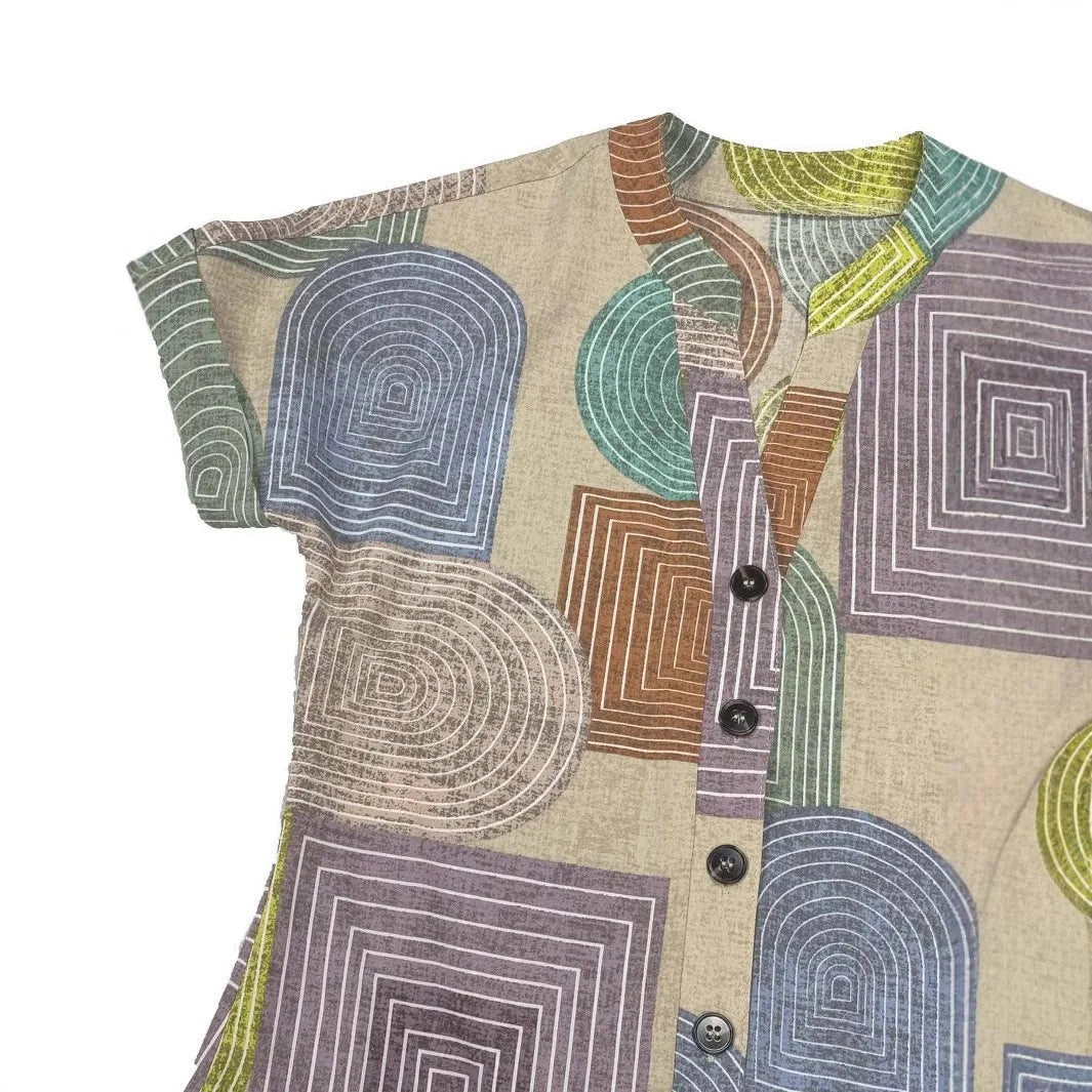 Κομψό φόρεμα με V λαιμόκοψη και τυπωμένα κουμπιά 2025