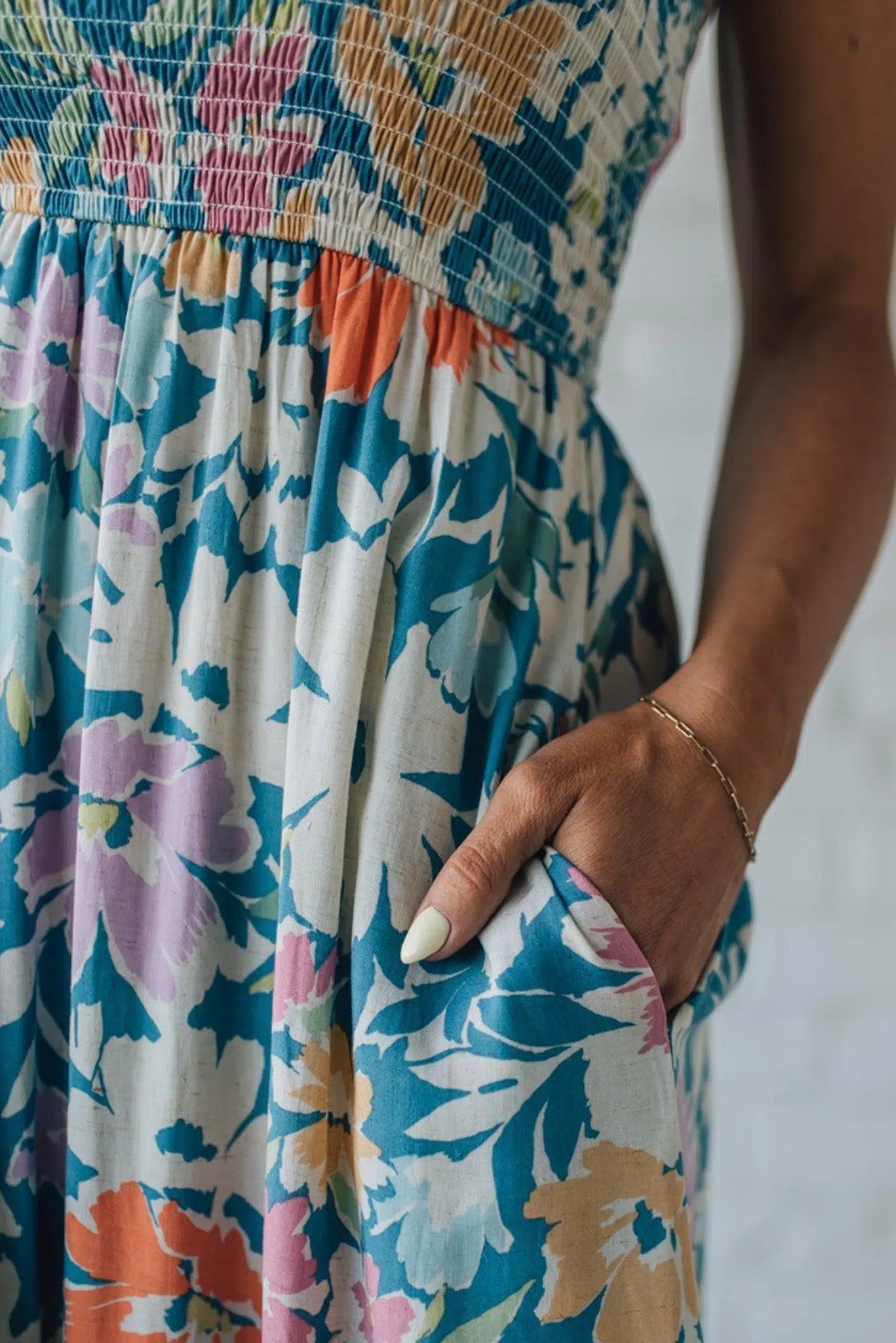 Μίντι φόρεμα με τιράντες και φλοράλ τύπωμα