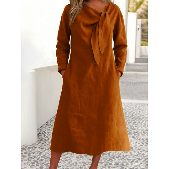 Μονόχρωμο φόρεμα με στρογγυλή λαιμόκοψη και μακριά μανίκια